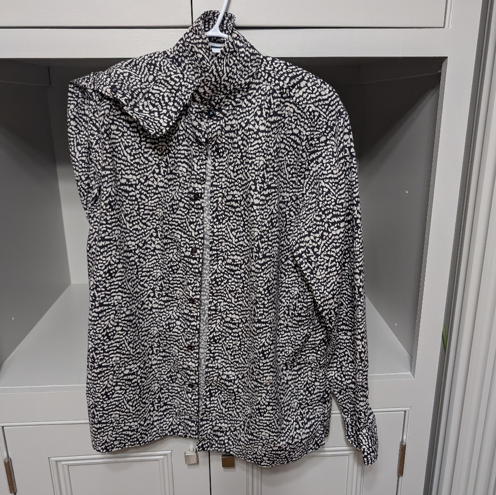 Ted Baker Men's L print for your wild side. Button detail gorgeous - Picture 4 of 15